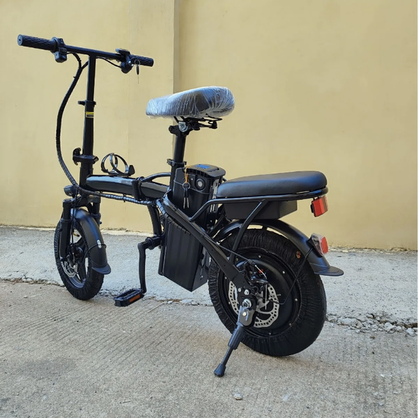 Vélo électrique pliant compact