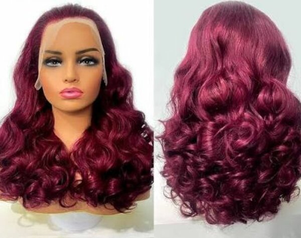 Perruque synthétique bouclée