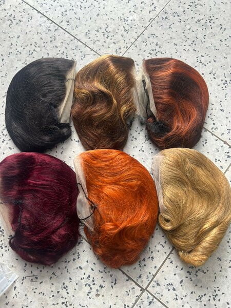 Perruques synthétiques colorées