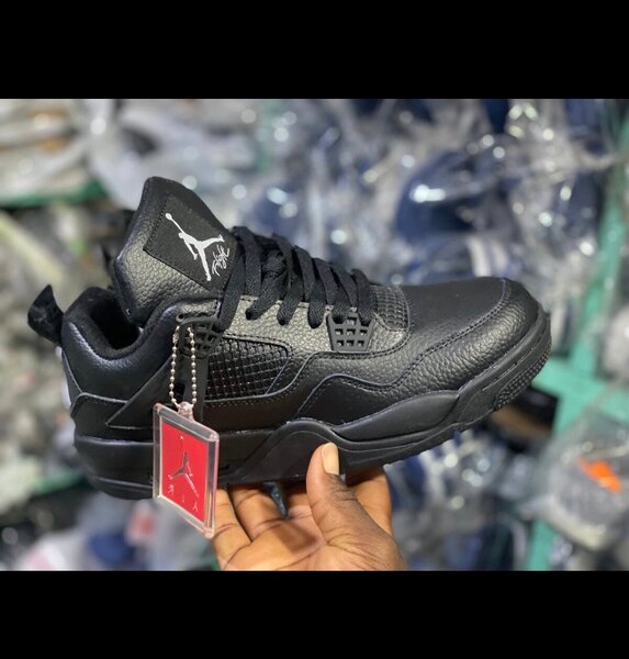 Baskets noires tendance