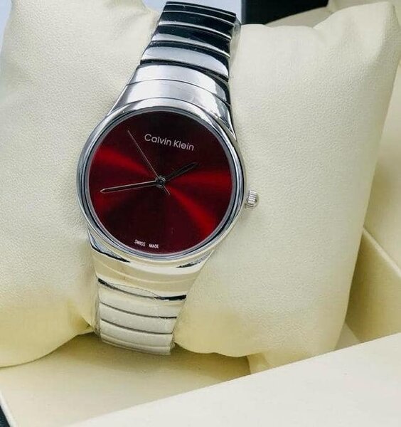 montre-bracelet CK rouge