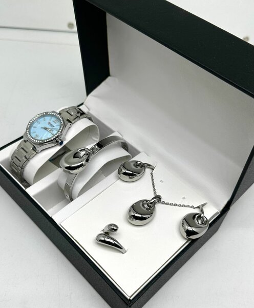 Ensemble montre et bijoux pour femme