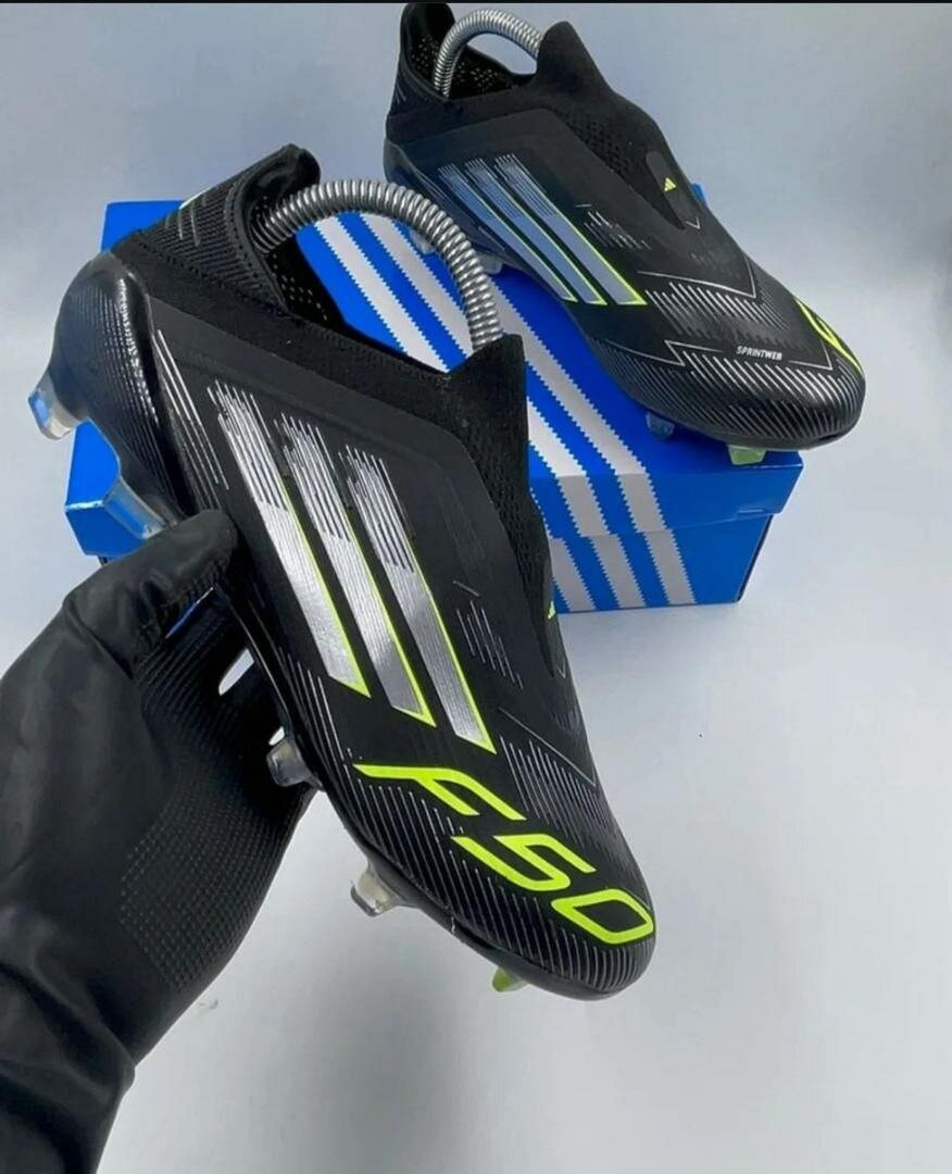 Chaussures de foot légères F50