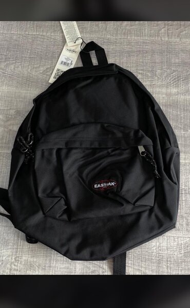 Sac à dos noir Eastpak pratique