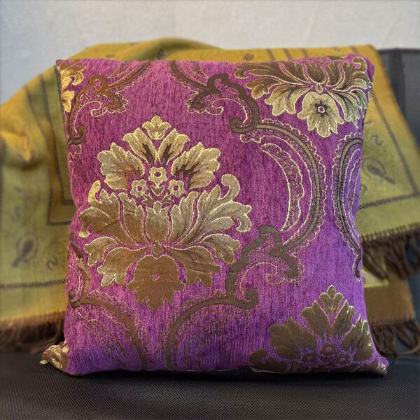 Coussin décoratif brocart violet