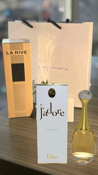 La rive IN Woman
