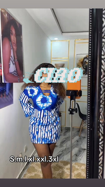 Robe en imprimé bleu et blanc