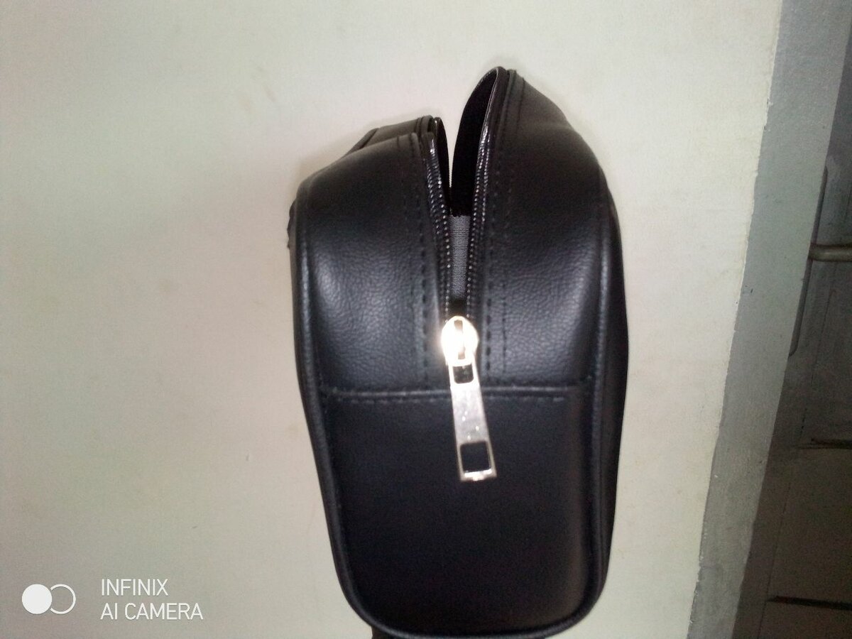 Sacoche en cuir noire élégante