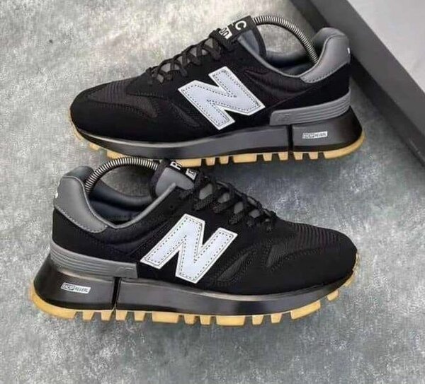 Baskets New Balance 1300
