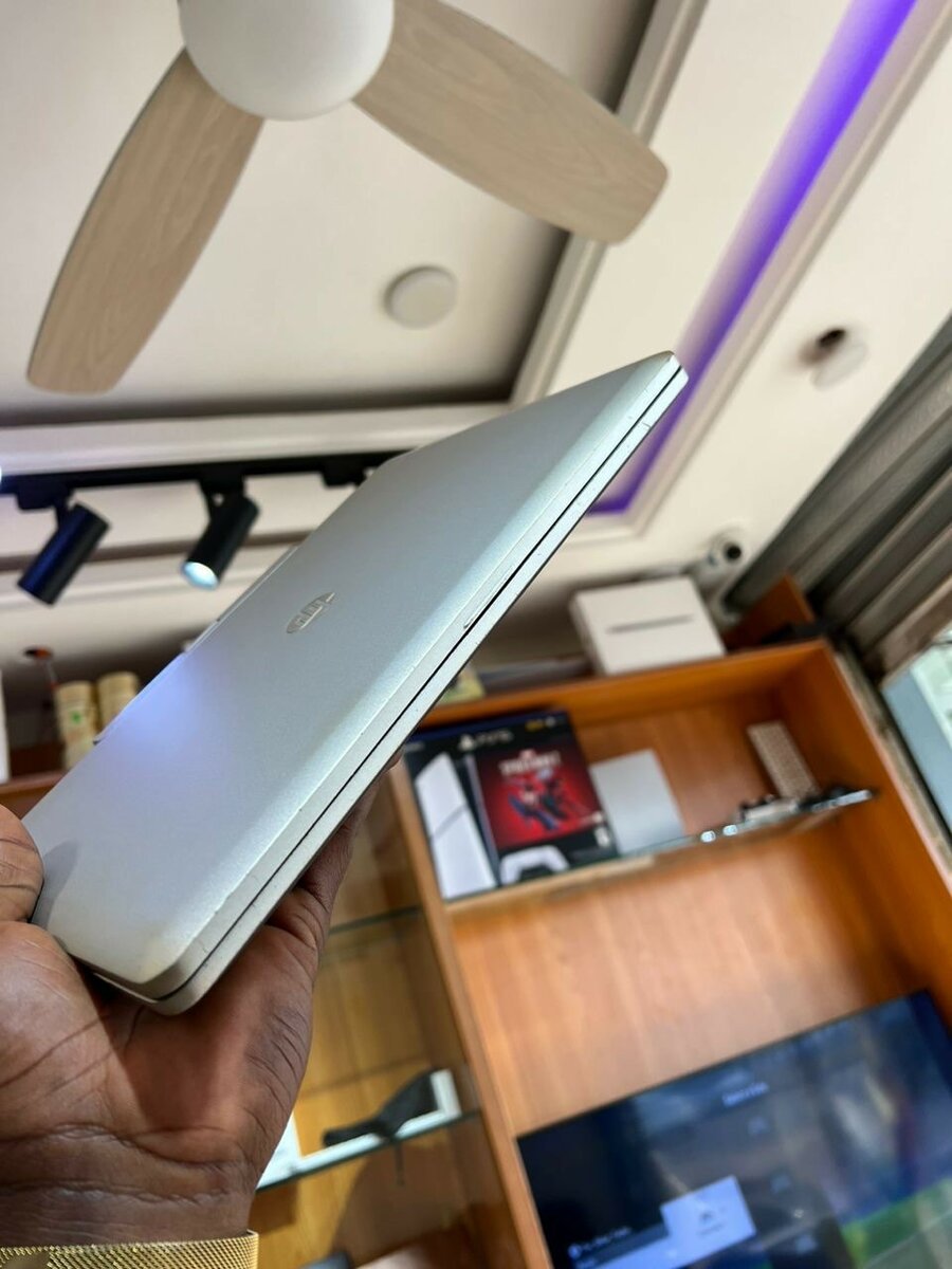 *HP Elitebook Revolve 810 G3*