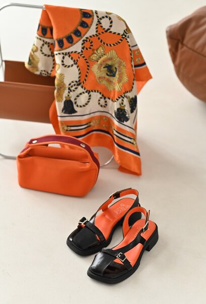 Босоножки в классическом стиле