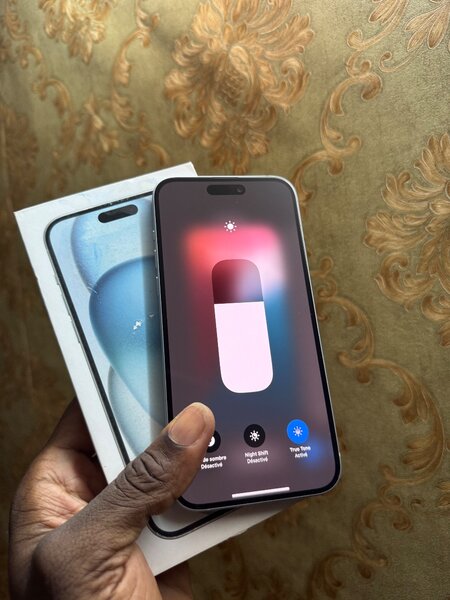 iPhone 15plus 128giga Quasi neuf