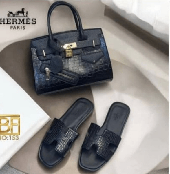 Sandales plates en cuir noir