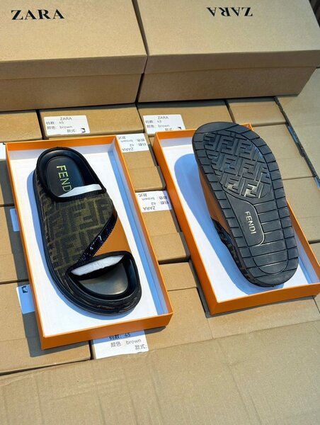 Sandales Fendi élégantes