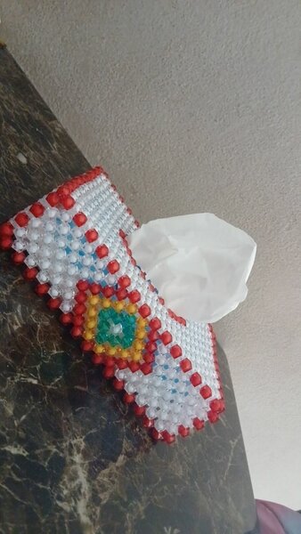 Boîte à mouchoirs perlée artisanale