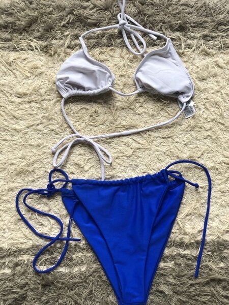 Bikini bleu et blanc tendance