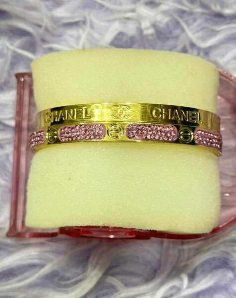 Bracelet doré Chanel luxe 3