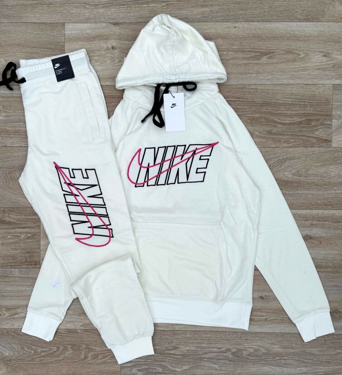 Ensemble de sport Nike coloré