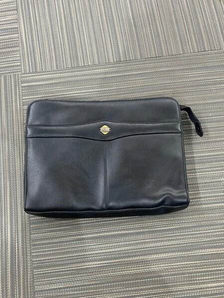 Pochette élégante en cuir noir