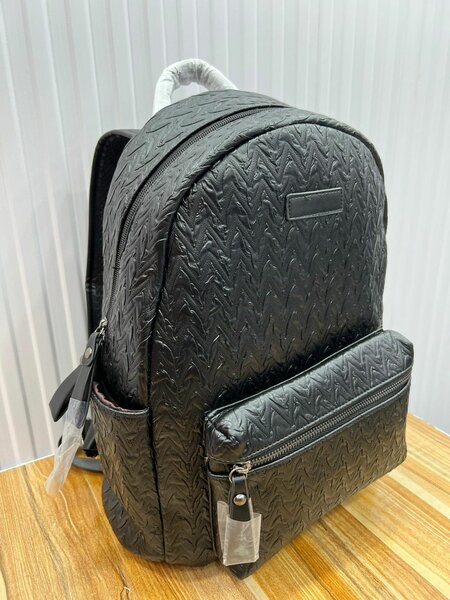 Sac à dos élégant en cuir noir