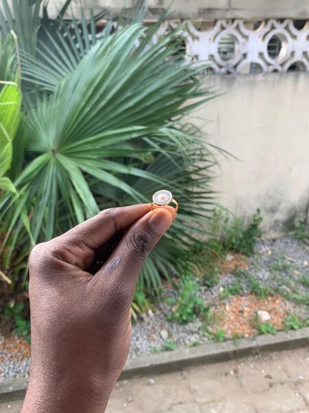 Bague dorée élégante