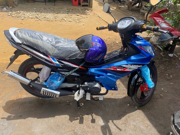 Moto sportive bleu neuve 125cc