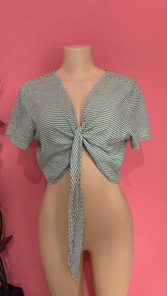 Blouse nouée à rayures