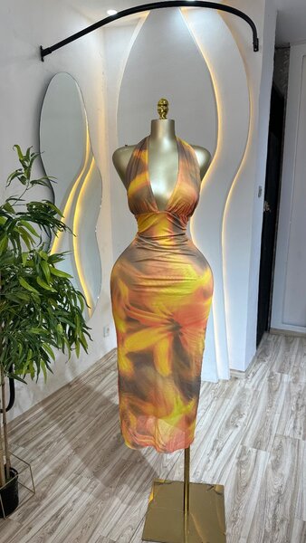 Robe moulante sans manches