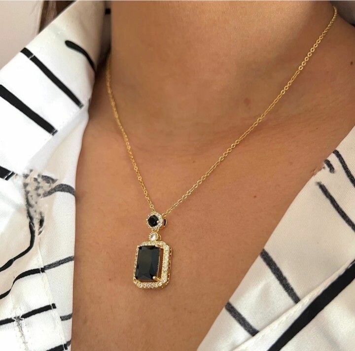 BLACK STONE NECKLACE