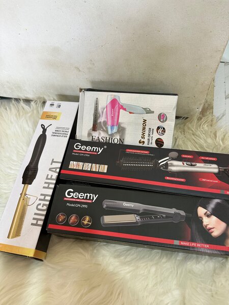 Peigne chauffante, lisseur, séchoir, bouche cheveux , peig