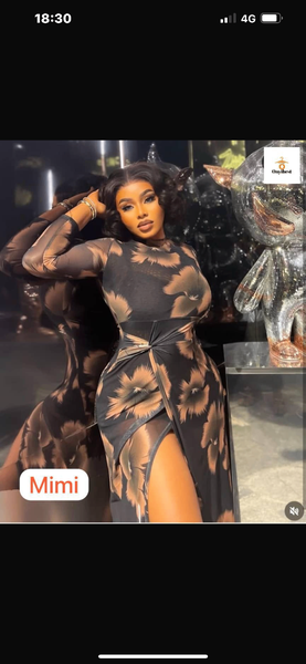 Robe élégante avec fente haute