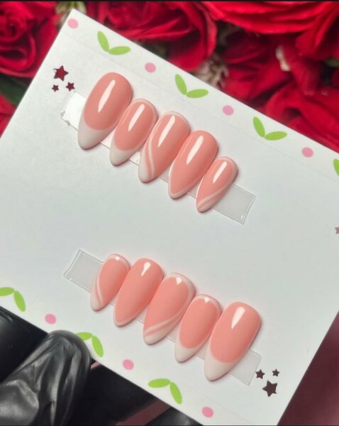 Faux ongles nude élégants