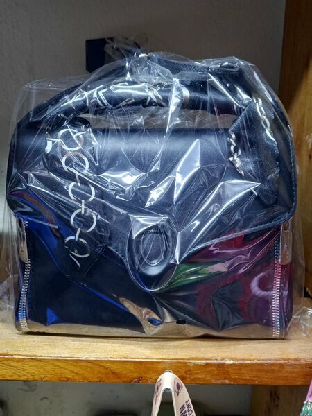 Sac à main noir chaîne argentée