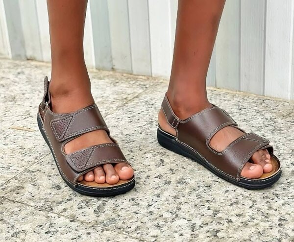 Sandales en cuir marron