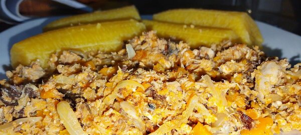 Banane bouillie aux brouillé d