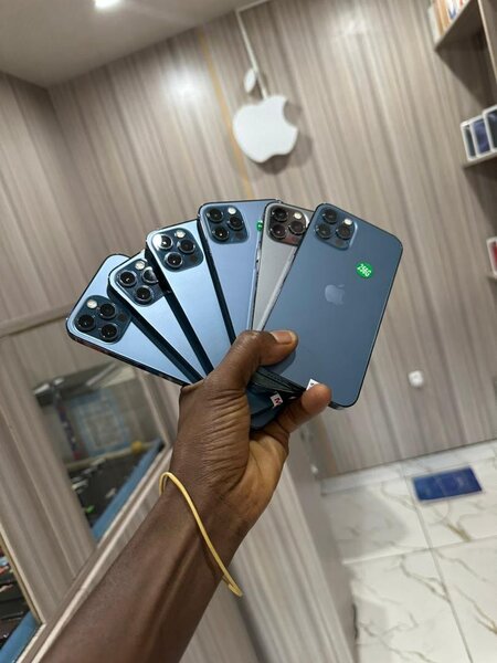 iPhone. 12pro Casi neuf 256 giga