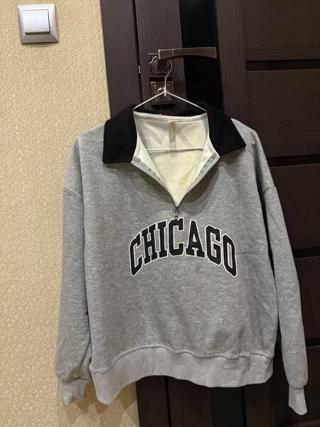 Свитшот с замком