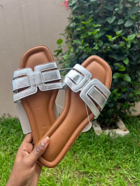 Sandales argentées élégantes