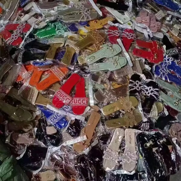 Ladies flat slippers