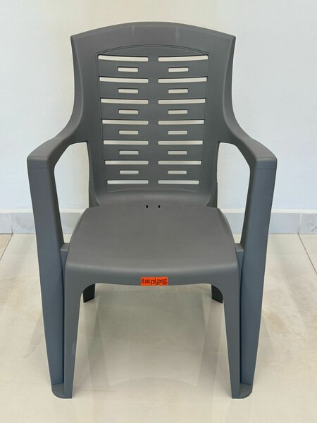 Chaise en plastique empilable