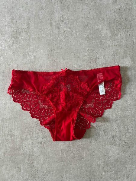 DE PETITE CULOTTE  EN DENTELLE , COTON SANS TRACE, et STRING 