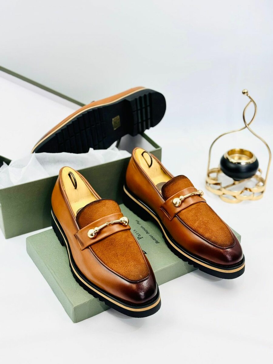 Clarks Executive shoe. black & brown