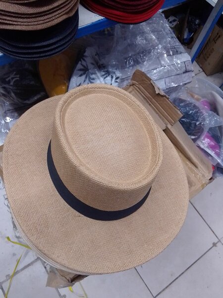 Chapeau en paille élégant
