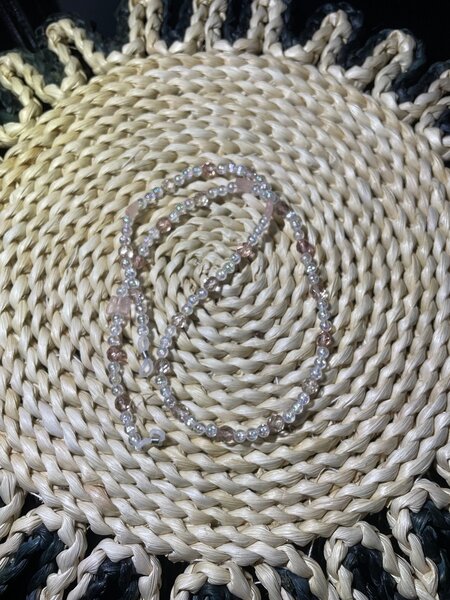 Farah (accroche lunettes)