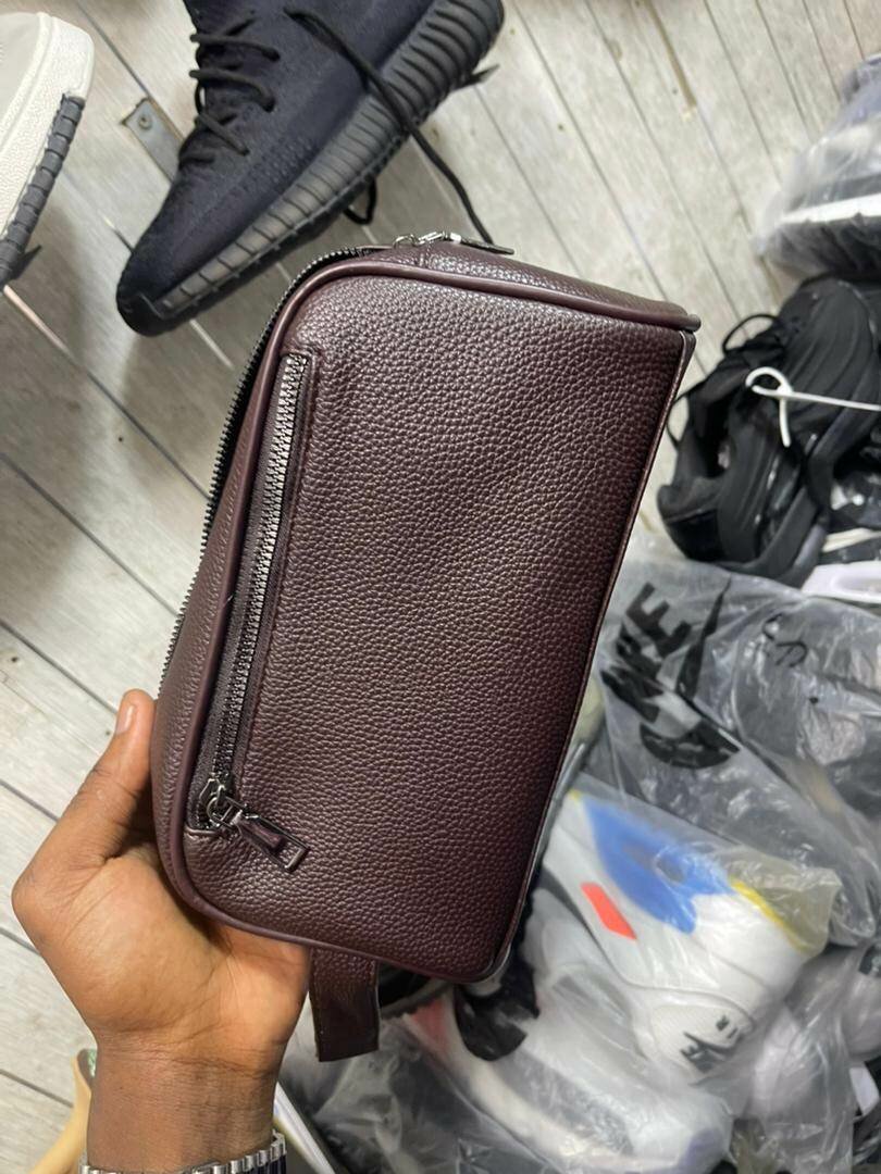 Trousse de toilette en cuir