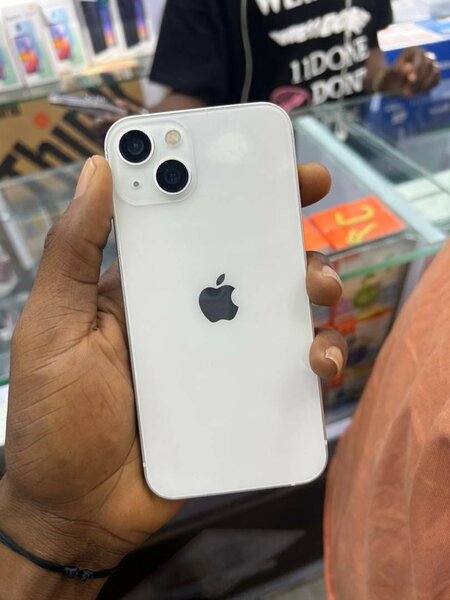 iPhone 13 128G tout passe propre