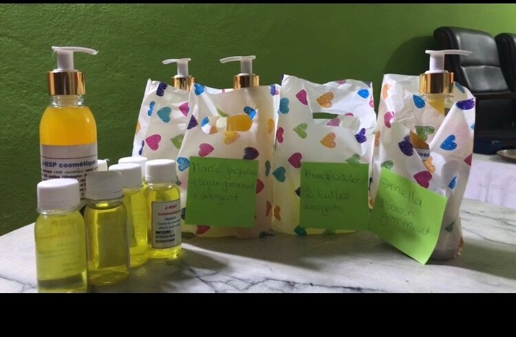 Eau pour les odeurs corporelles et gommage du corps