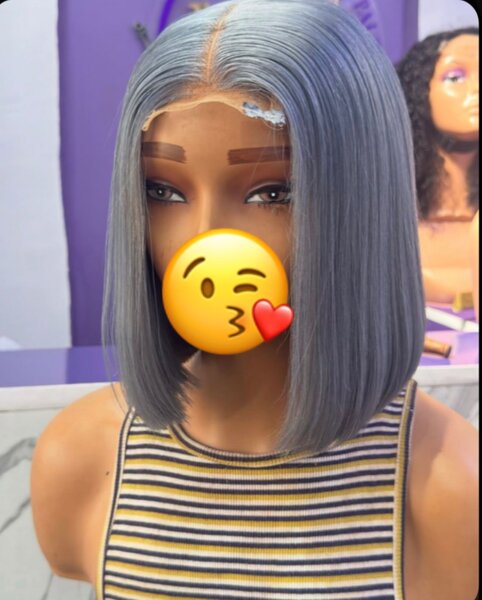 Perruque Bob Grise Élégante