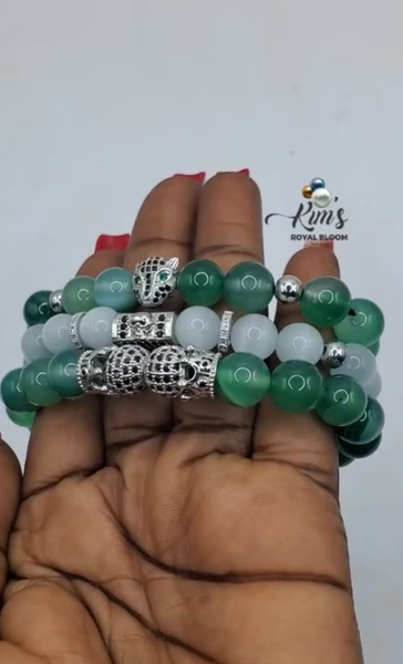 Bracelet with beaded gemstones