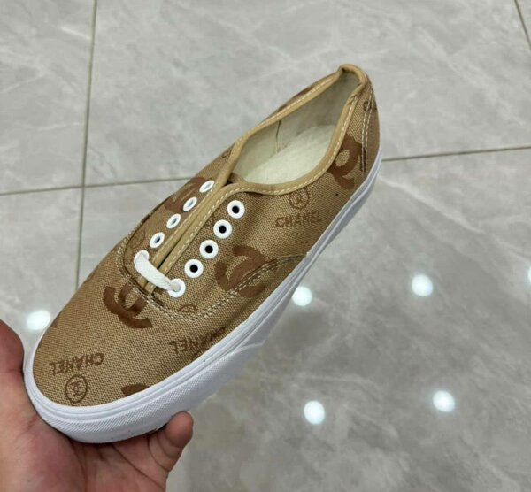 Vans chanel